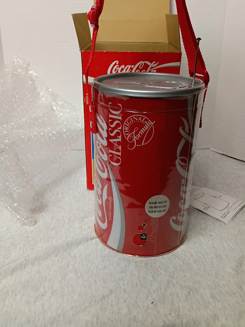 Vintage “Giant” Coke Can AM/FM Radio 1991
